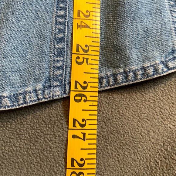 Jones Jeans Wormens Light Wash Blue Denim Button Up Shirt Size 8 - Picture 5 of 6